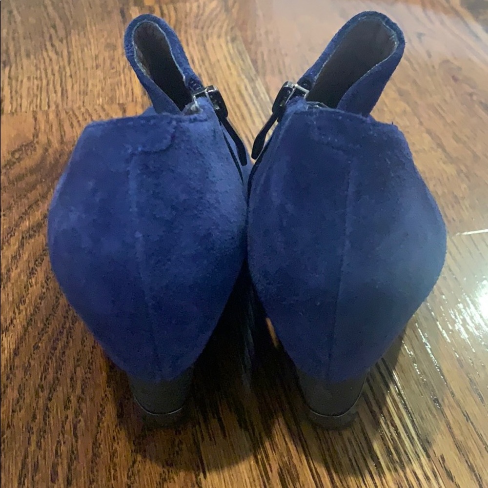 VINCE CAMUTO ‘HAMIL’ BLUE SUEDE WEDGE BOOTIE - Picture 9 of 9